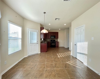 14903 Vinegrove Falls Court - Photo Thumbnail 5