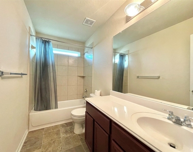14903 Vinegrove Falls Court - Photo Thumbnail 17