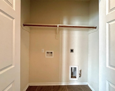 14903 Vinegrove Falls Court - Photo Thumbnail 9