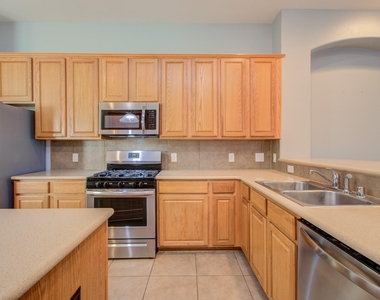 9106 Sunlight Oak Lane - Photo Thumbnail 7