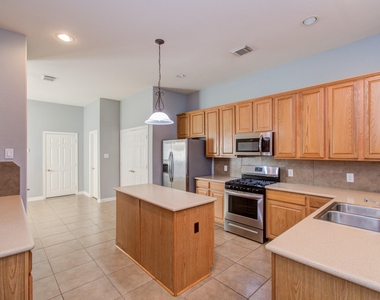 9106 Sunlight Oak Lane - Photo Thumbnail 6