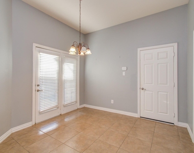 9106 Sunlight Oak Lane - Photo Thumbnail 13
