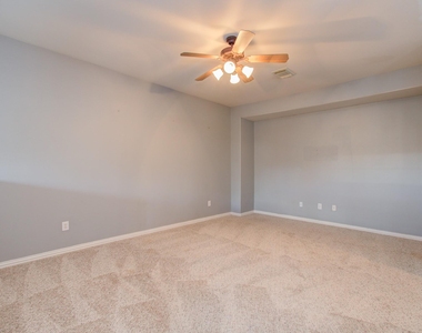 9106 Sunlight Oak Lane - Photo Thumbnail 20