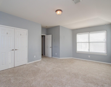 9106 Sunlight Oak Lane - Photo Thumbnail 26
