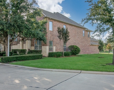 9106 Sunlight Oak Lane - Photo Thumbnail 2