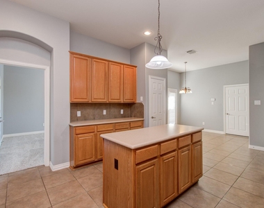 9106 Sunlight Oak Lane - Photo Thumbnail 8