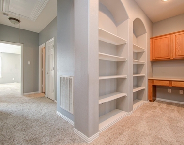 9106 Sunlight Oak Lane - Photo Thumbnail 23