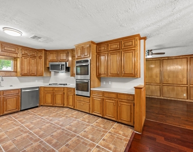 616 Cannan Drive - Photo Thumbnail 13