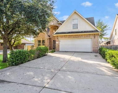 3212 Glastonbury Drive - Photo Thumbnail 2