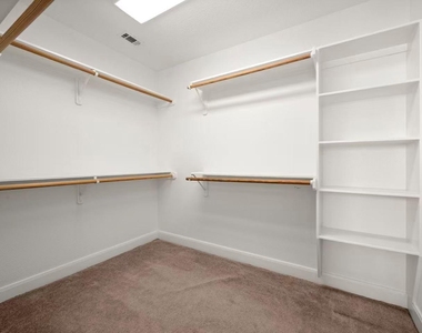 3212 Glastonbury Drive - Photo Thumbnail 18