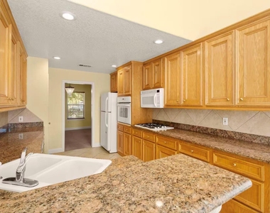 3212 Glastonbury Drive - Photo Thumbnail 11