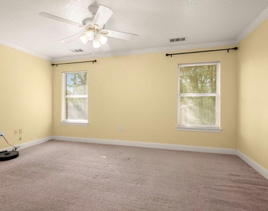 3212 Glastonbury Drive - Photo Thumbnail 16