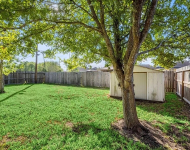 3212 Glastonbury Drive - Photo Thumbnail 24