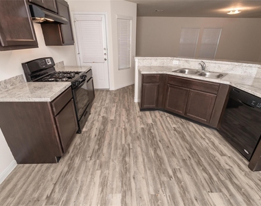 5482 Quail Cove Lane - Photo Thumbnail 2