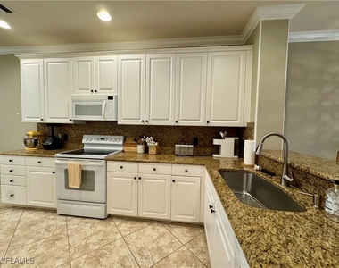 4884 Hampshire Court - Photo Thumbnail 2