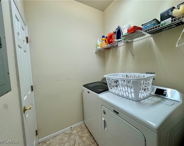 4884 Hampshire Court - Photo Thumbnail 14