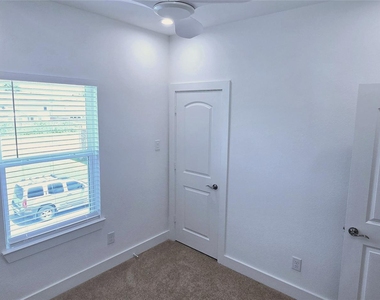 1475 Ferguson Way - Photo Thumbnail 12