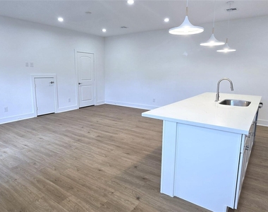 1475 Ferguson Way - Photo Thumbnail 5