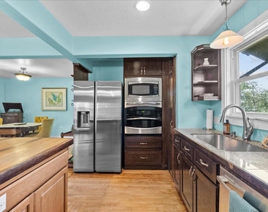 939 17th Street Street - Photo Thumbnail 7