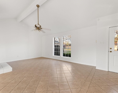 3932 Frontier Dr Drive - Photo Thumbnail 8