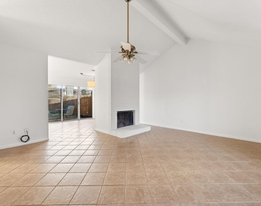 3932 Frontier Dr Drive - Photo Thumbnail 7
