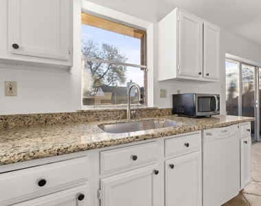 3932 Frontier Dr Drive - Photo Thumbnail 16