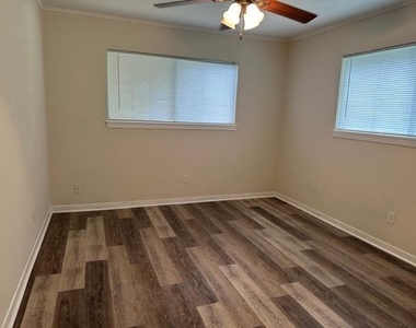 230 Laurel Street - Photo Thumbnail 8