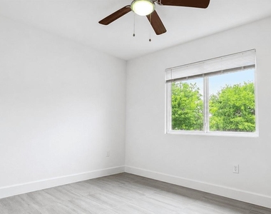 4404 Bellfort Ave - Photo Thumbnail 9