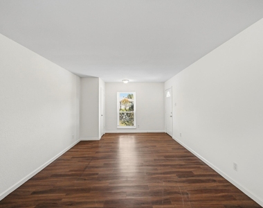 7303 Housman - Photo Thumbnail 9