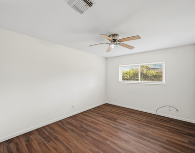 7303 Housman - Photo Thumbnail 13