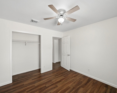 7303 Housman - Photo Thumbnail 11