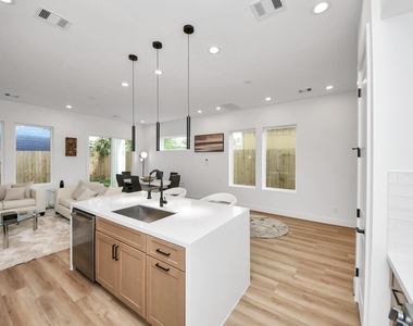 505 Middle Street - Photo Thumbnail 6