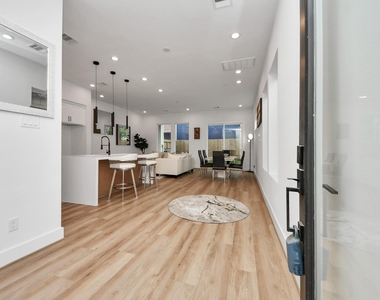 505 Middle Street - Photo Thumbnail 2