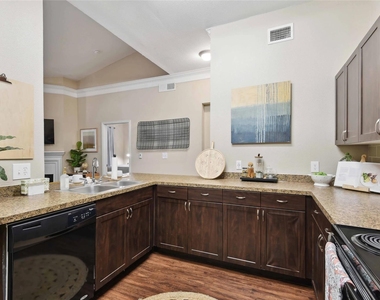 6607 Brodie Lane - Photo Thumbnail 2