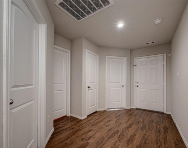 14004 Lake Crescent Drive - Photo Thumbnail 3