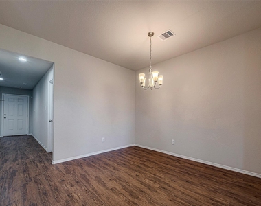 14004 Lake Crescent Drive - Photo Thumbnail 13