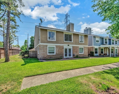 770 Memorial Mews Street - Photo Thumbnail 2