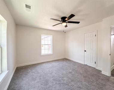 1003 W Hart Avenue - Photo Thumbnail 17