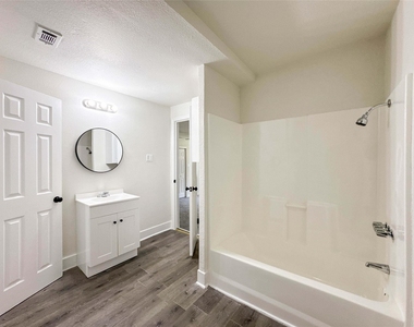 1003 W Hart Avenue - Photo Thumbnail 15