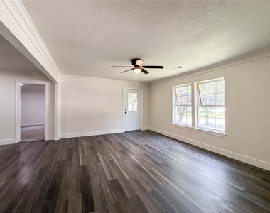 1003 W Hart Avenue - Photo Thumbnail 19