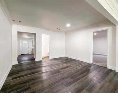 1003 W Hart Avenue - Photo Thumbnail 7