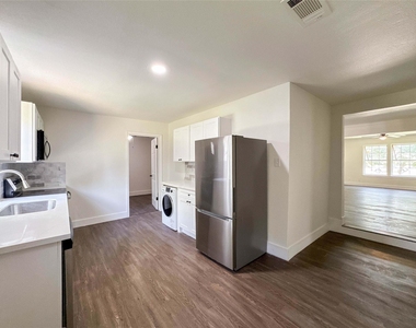 1003 W Hart Avenue - Photo Thumbnail 9