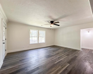 1003 W Hart Avenue - Photo Thumbnail 5