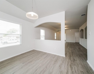 206 Pronghorn Drive - Photo Thumbnail 6