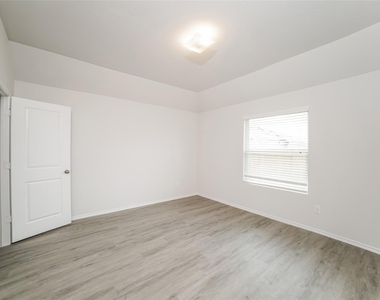 206 Pronghorn Drive - Photo Thumbnail 8