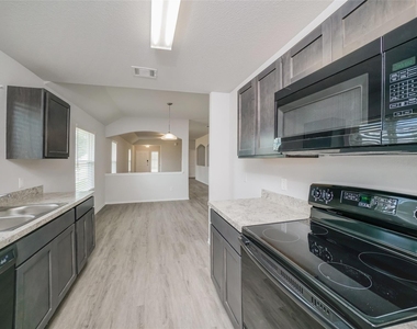 206 Pronghorn Drive - Photo Thumbnail 2