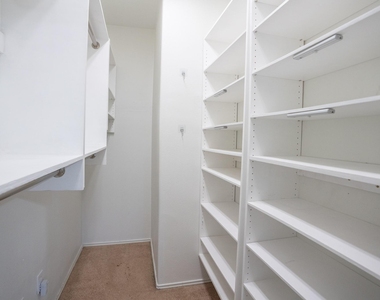 7843 Crescent Village Lane - Photo Thumbnail 15