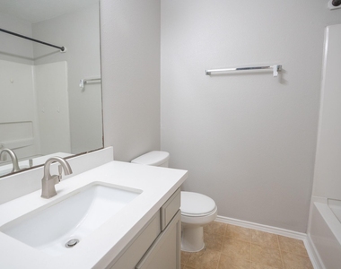 7843 Crescent Village Lane - Photo Thumbnail 18