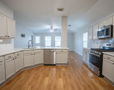 7843 Crescent Village Lane - Photo Thumbnail 5