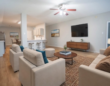 7843 Crescent Village Lane - Photo Thumbnail 4
